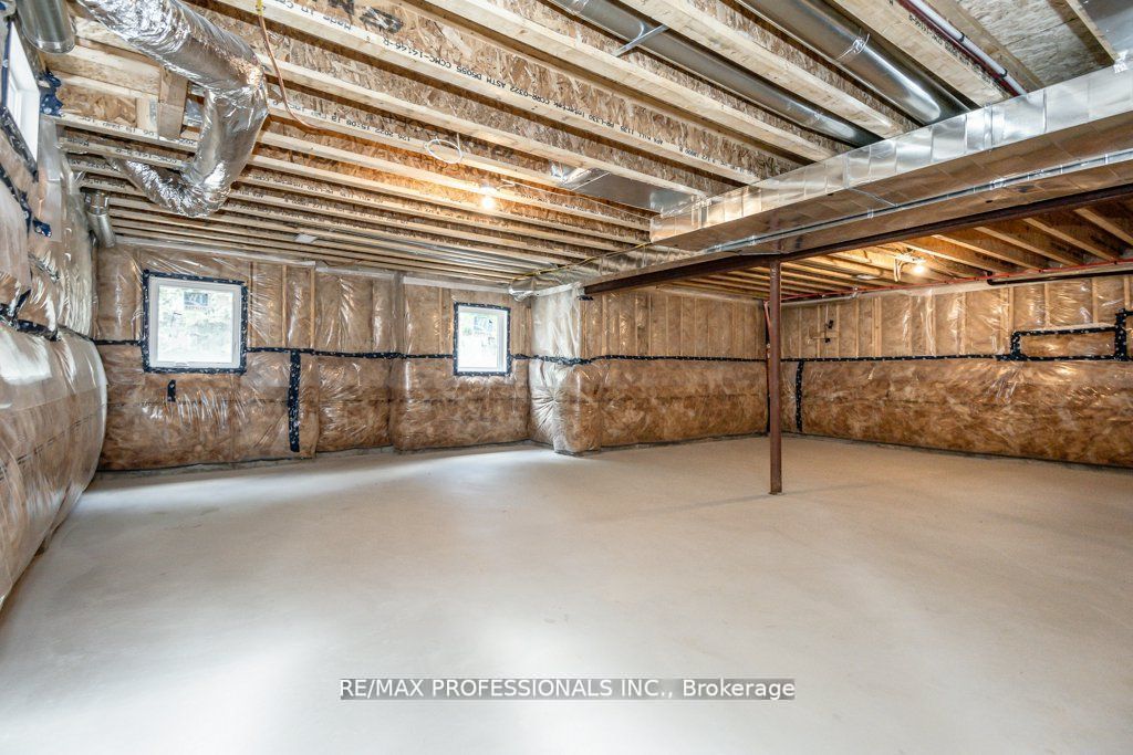 465 Adelaide St Property Photo 36