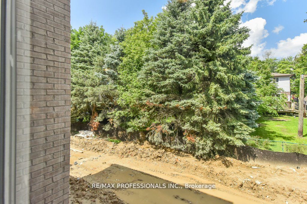 465 Adelaide St Property Photo 39