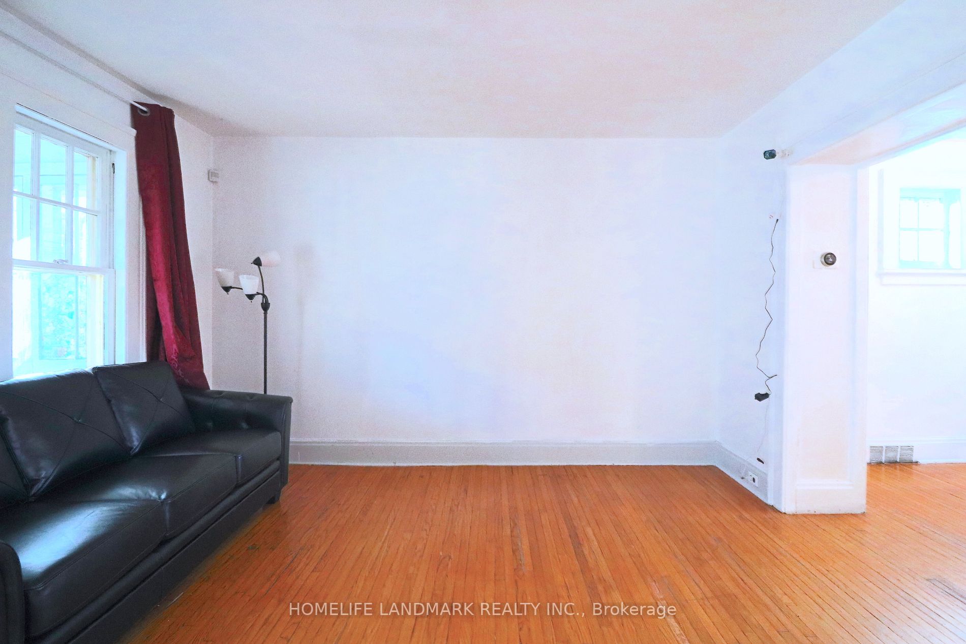 5369 Morrison St Property Photo 4