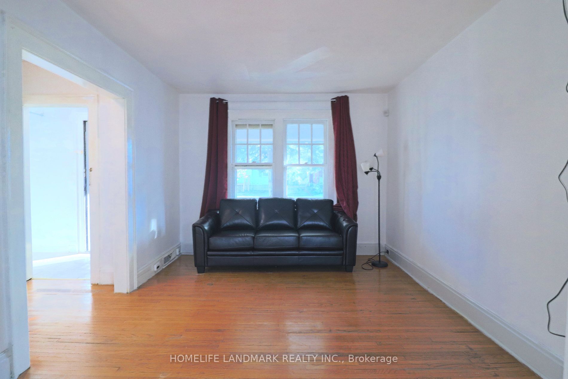 5369 Morrison St Property Photo 5