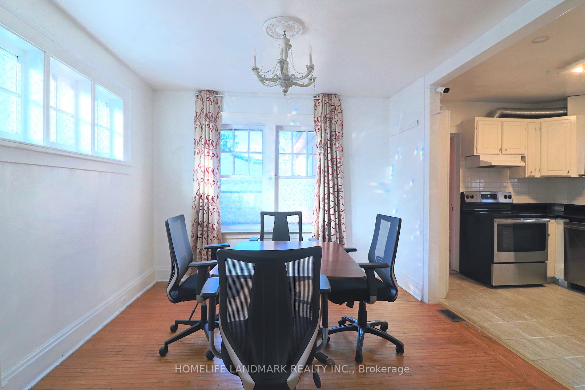 5369 Morrison St Property Photo 6