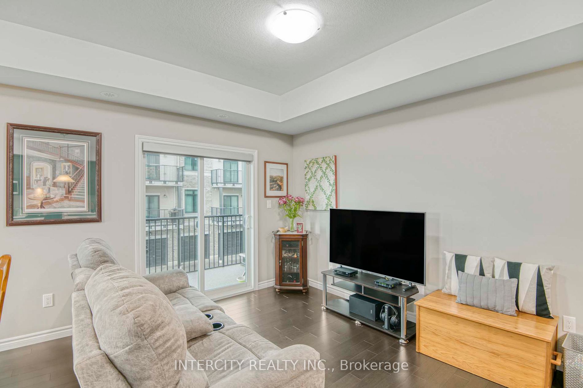 107 Westra Dr 58 Property Photo 8