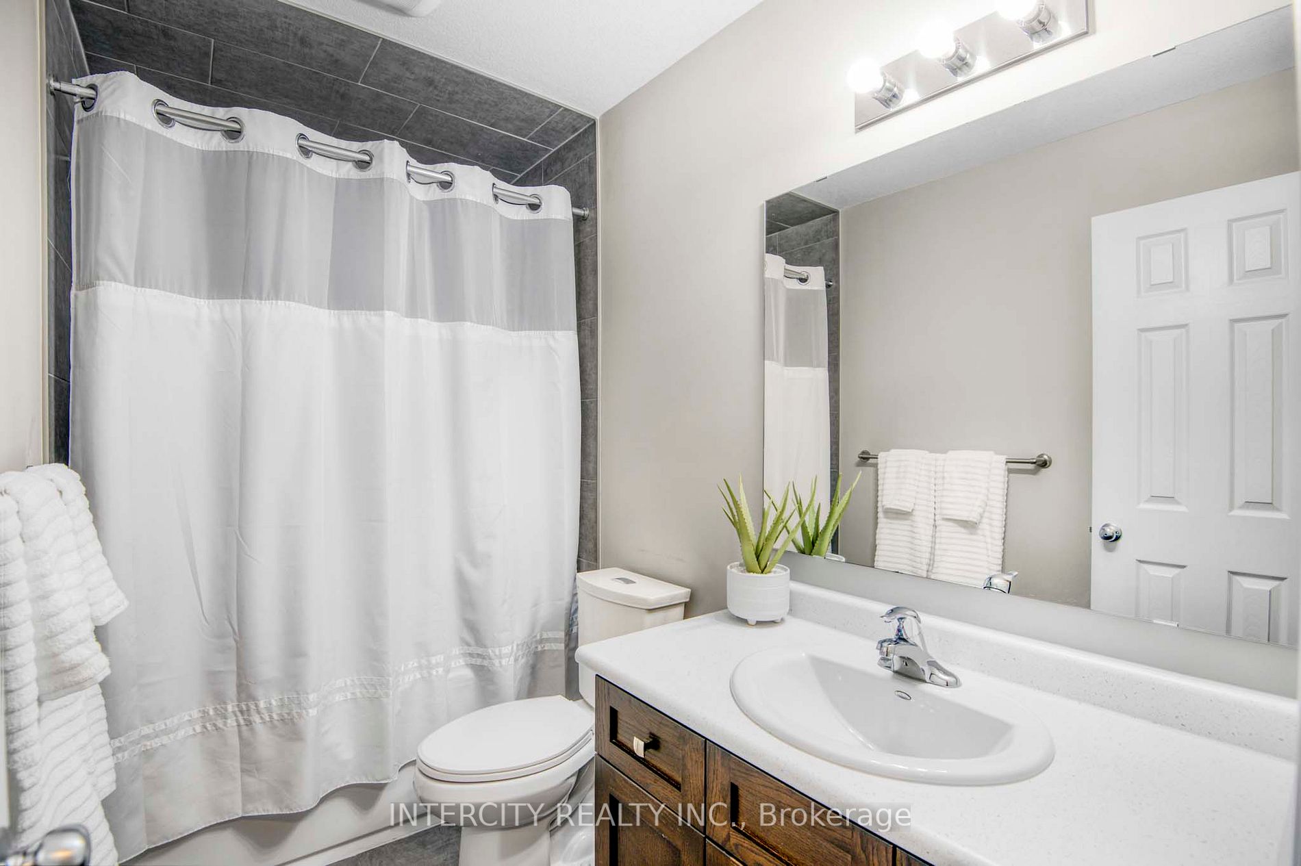 107 Westra Dr 58 Property Photo 18