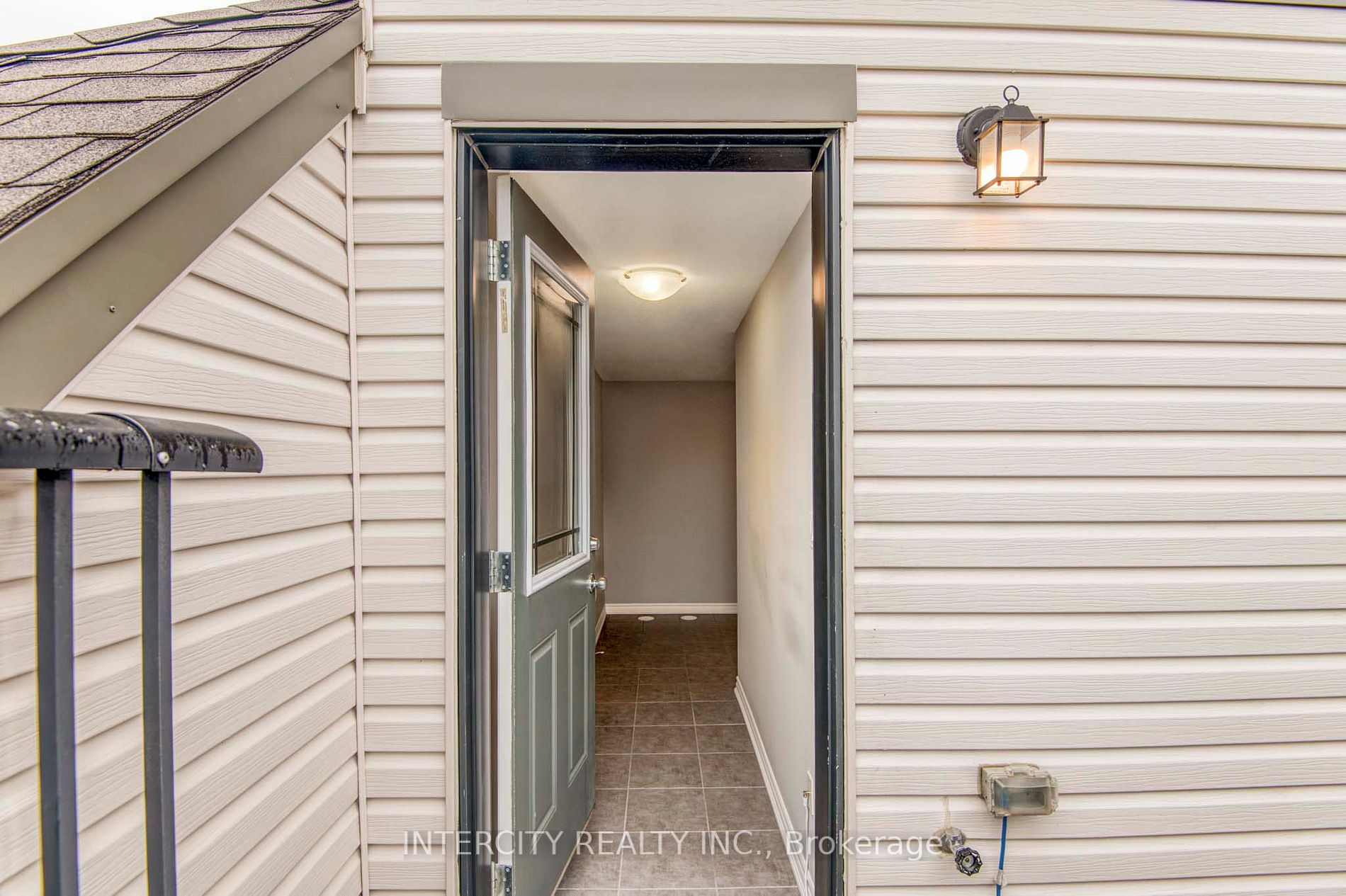 107 Westra Dr 58 Property Photo 23