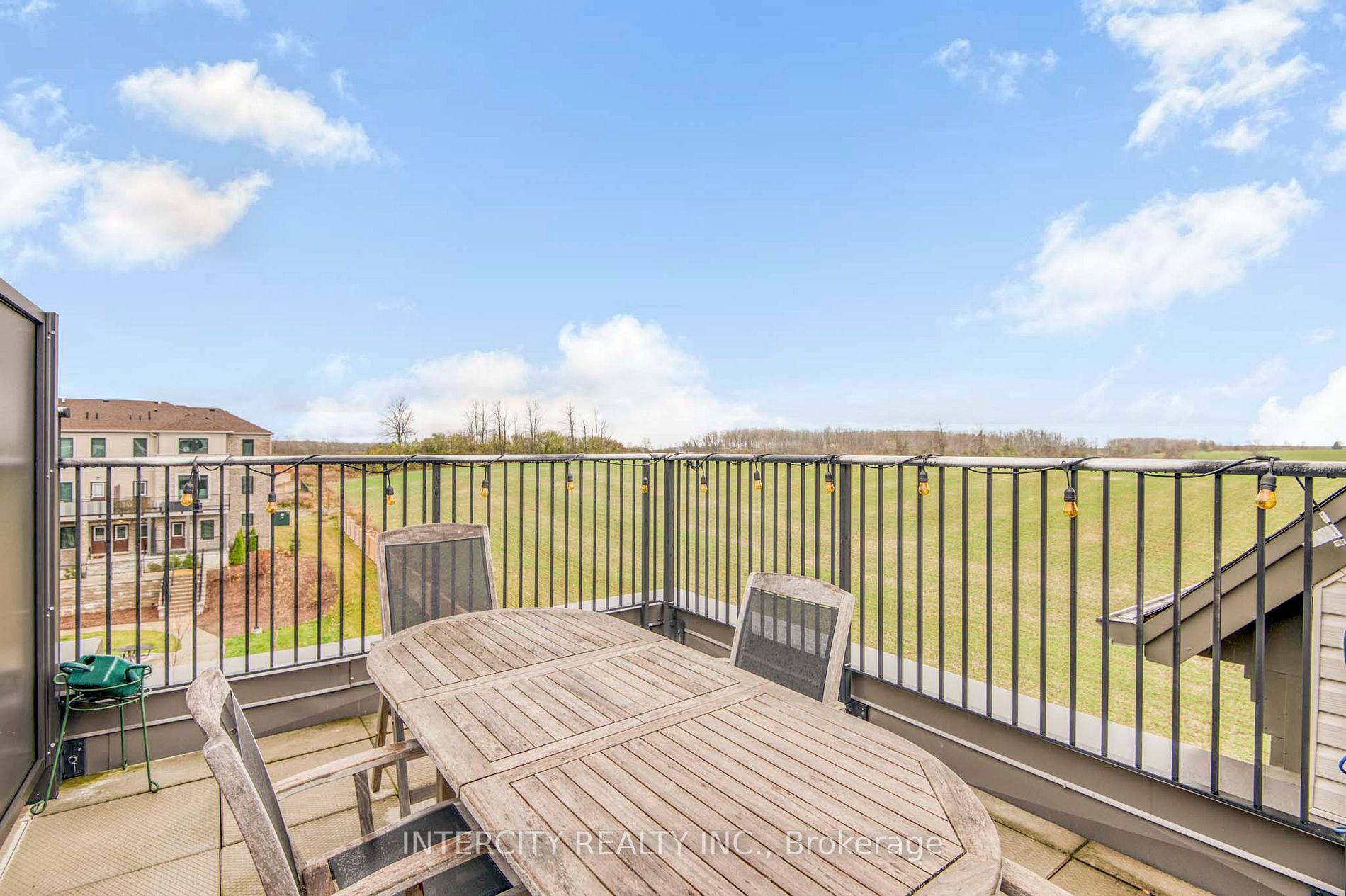 107 Westra Dr 58 Property Photo 24