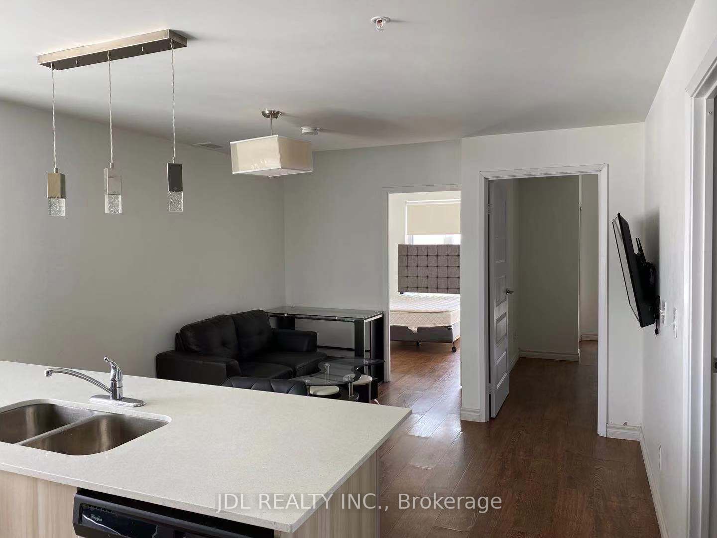 158 King St N 07 Property Photo 9