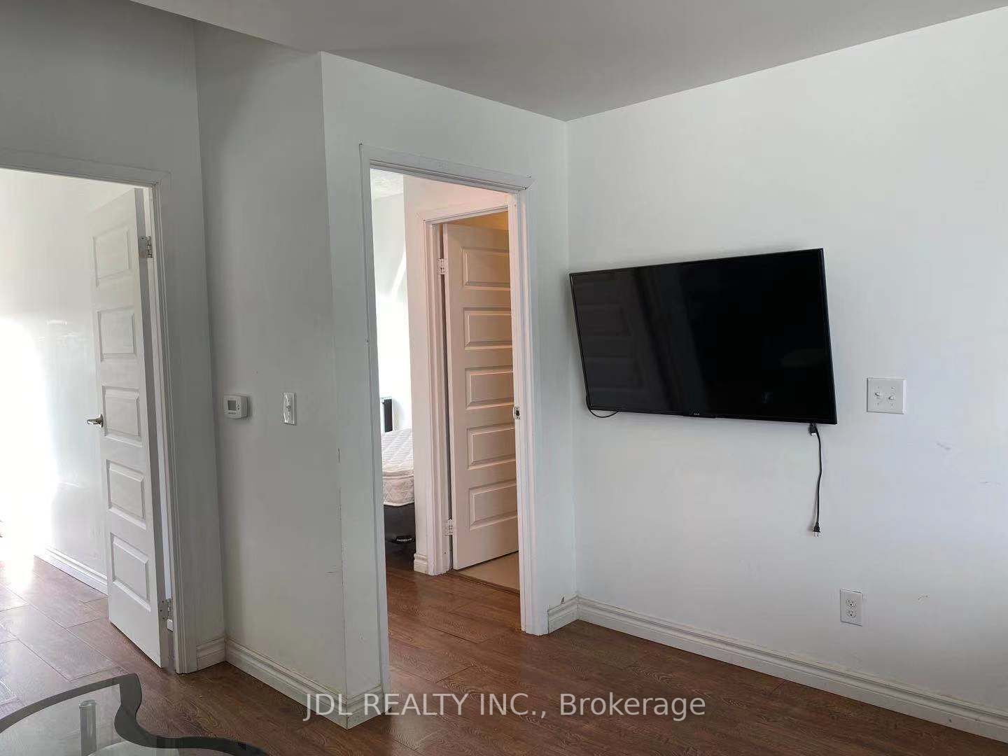 158 King St N 07 Property Photo 14