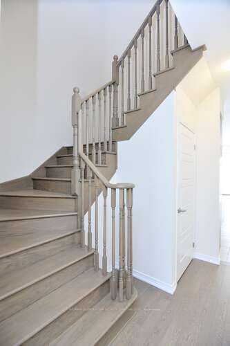 17 Esther Cres Property Photo 6