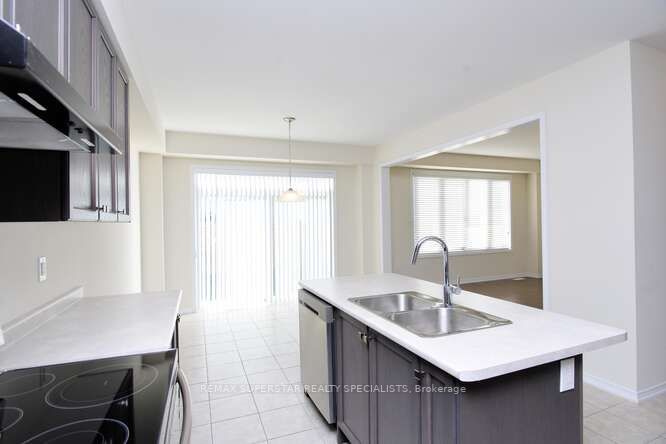 17 Esther Cres Property Photo 9