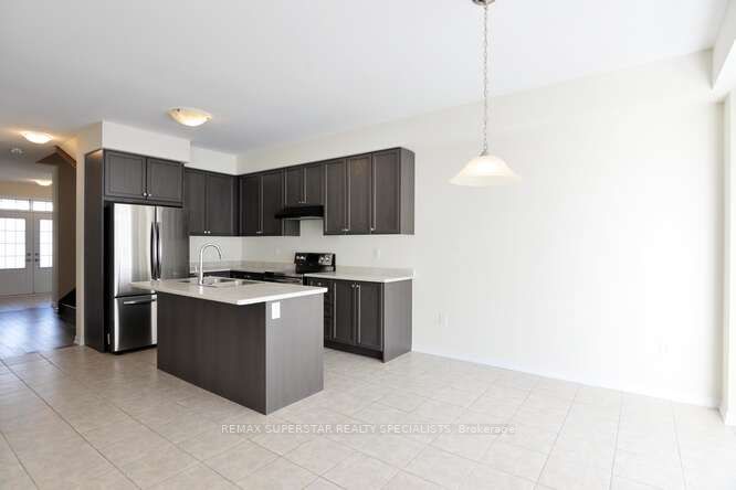 17 Esther Cres Property Photo 10