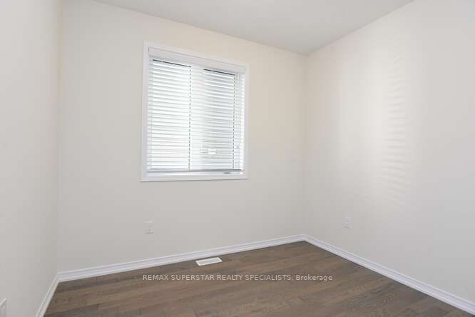 17 Esther Cres Property Photo 12