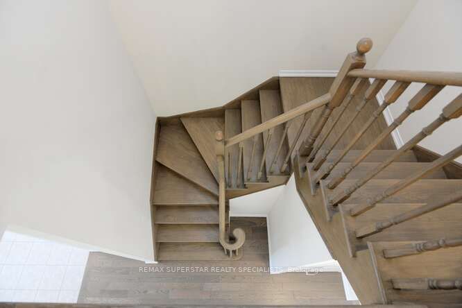 17 Esther Cres Property Photo 18