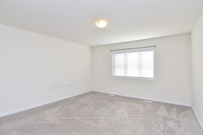 17 Esther Cres Property Photo 19