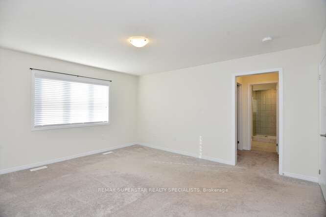 17 Esther Cres Property Photo 21
