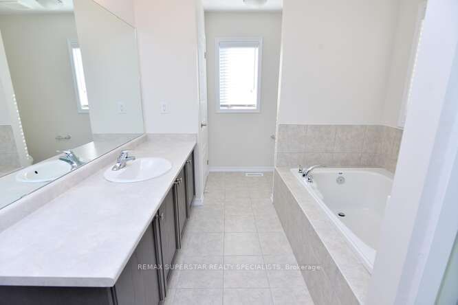 17 Esther Cres Property Photo 24