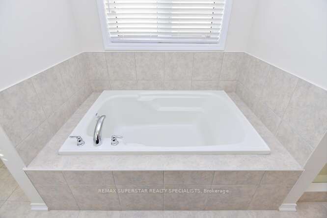 17 Esther Cres Property Photo 25