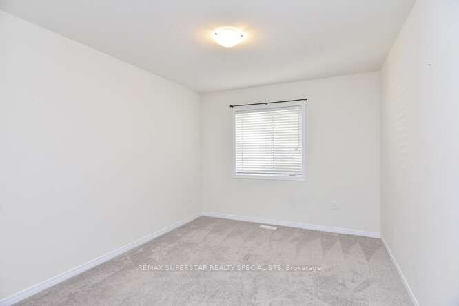17 Esther Cres Property Photo 26
