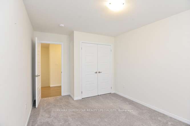 17 Esther Cres Property Photo 27