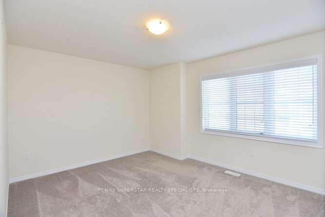 17 Esther Cres Property Photo 28