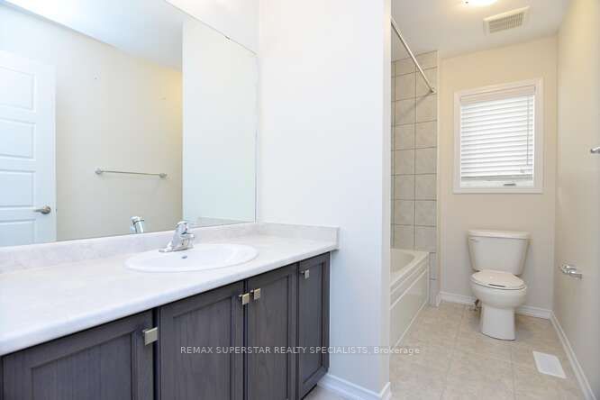 17 Esther Cres Property Photo 33