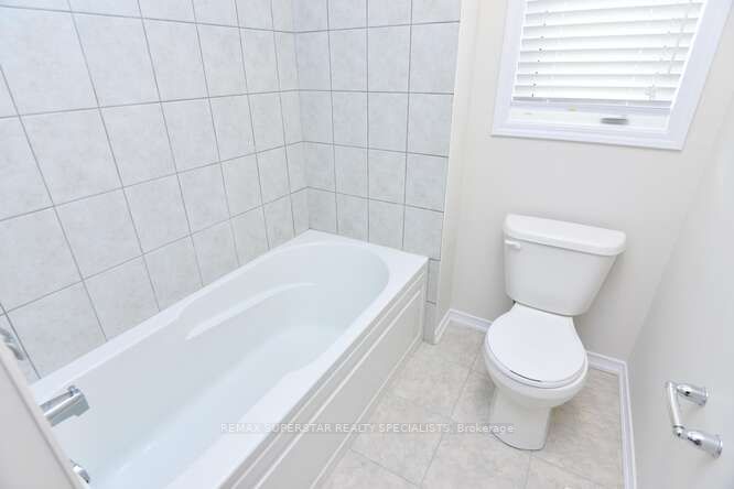 17 Esther Cres Property Photo 34