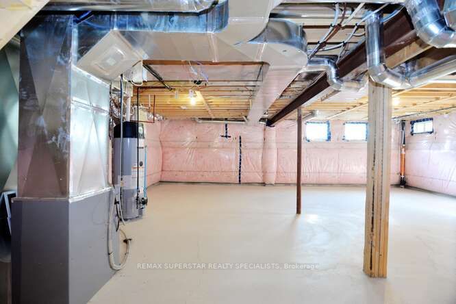 17 Esther Cres Property Photo 36