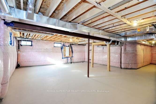 17 Esther Cres Property Photo 37