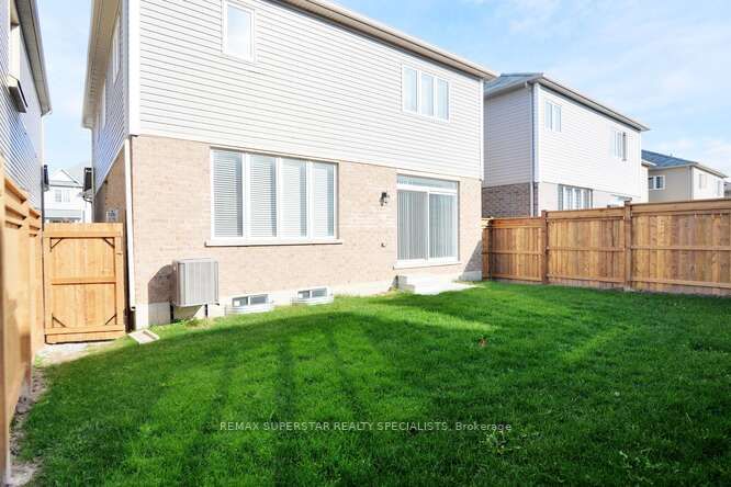 17 Esther Cres Property Photo 39
