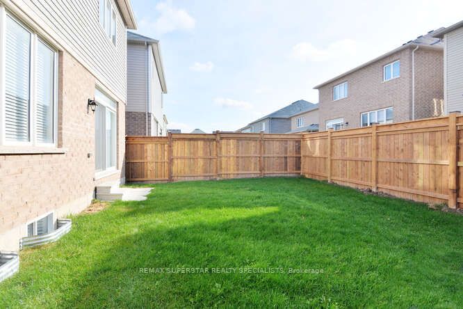 17 Esther Cres Property Photo 40