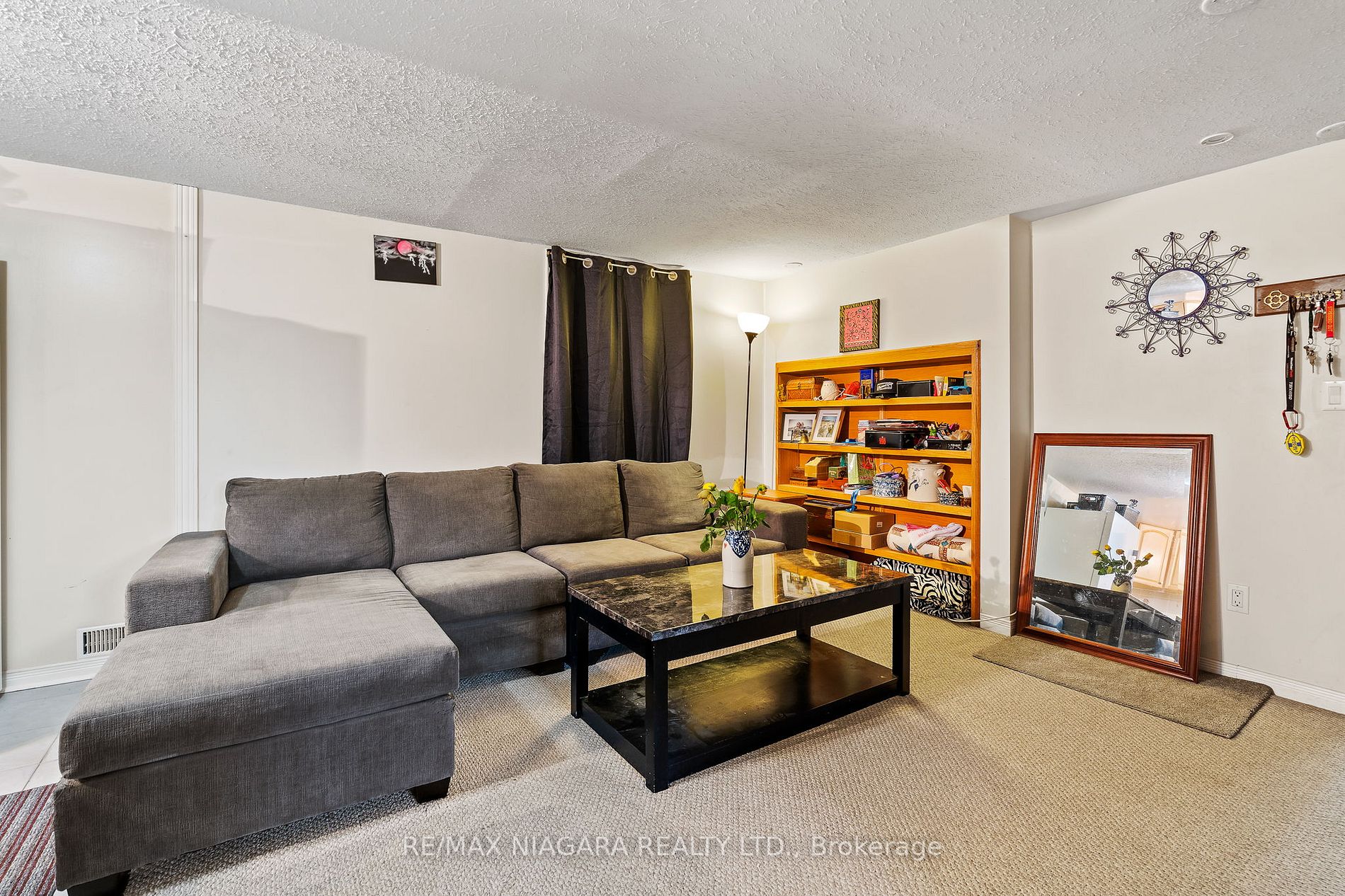 477 Bell St Property Photo 10