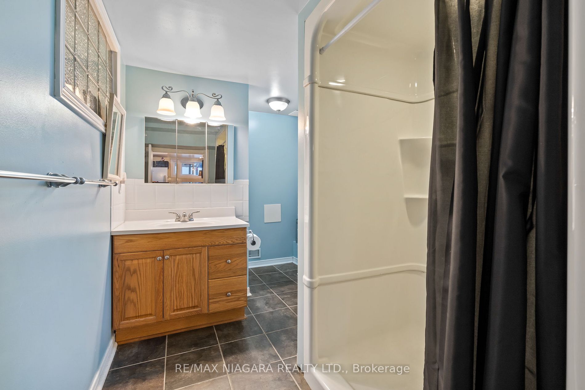 477 Bell St Property Photo 13