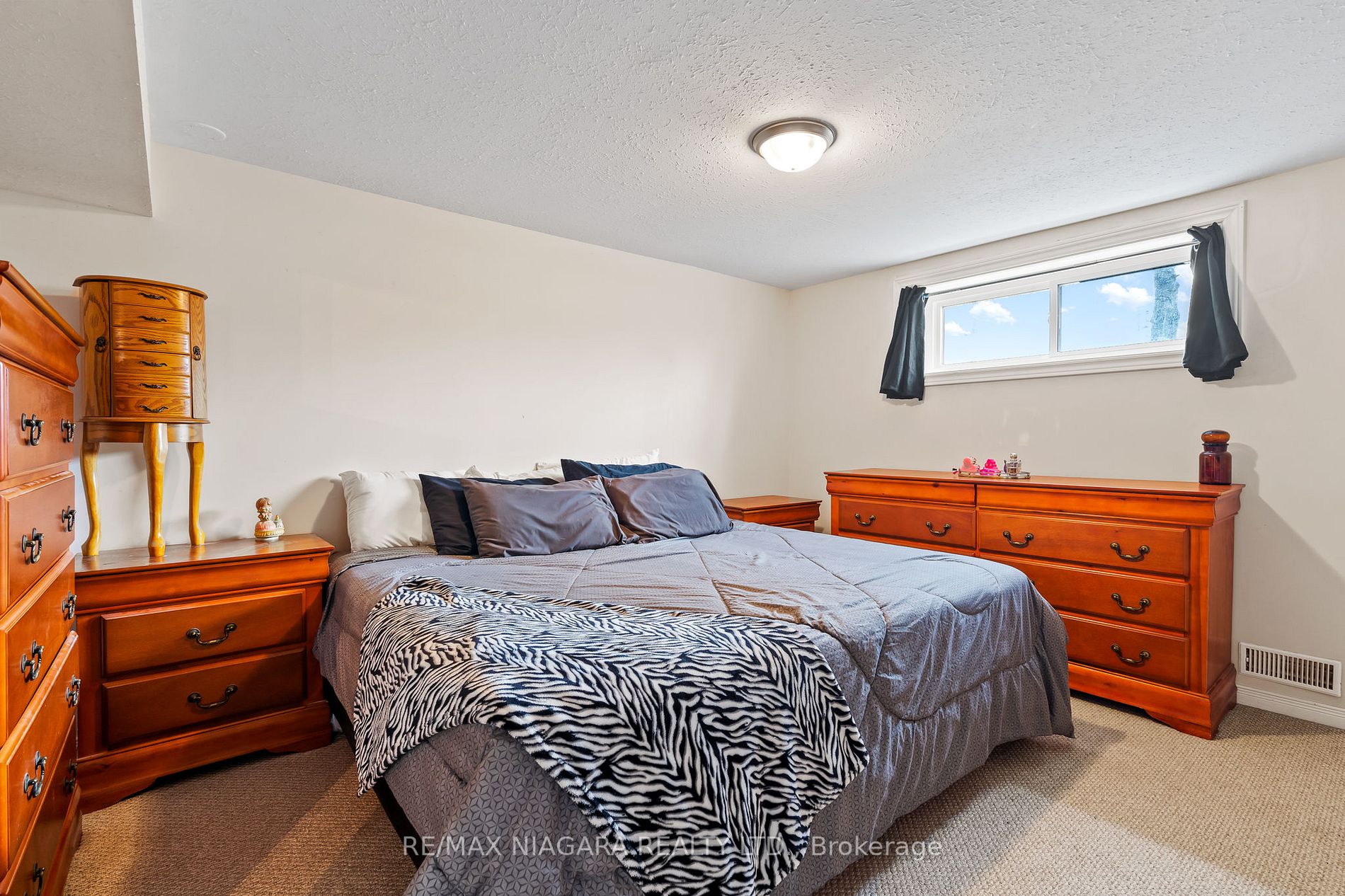 477 Bell St Property Photo 14