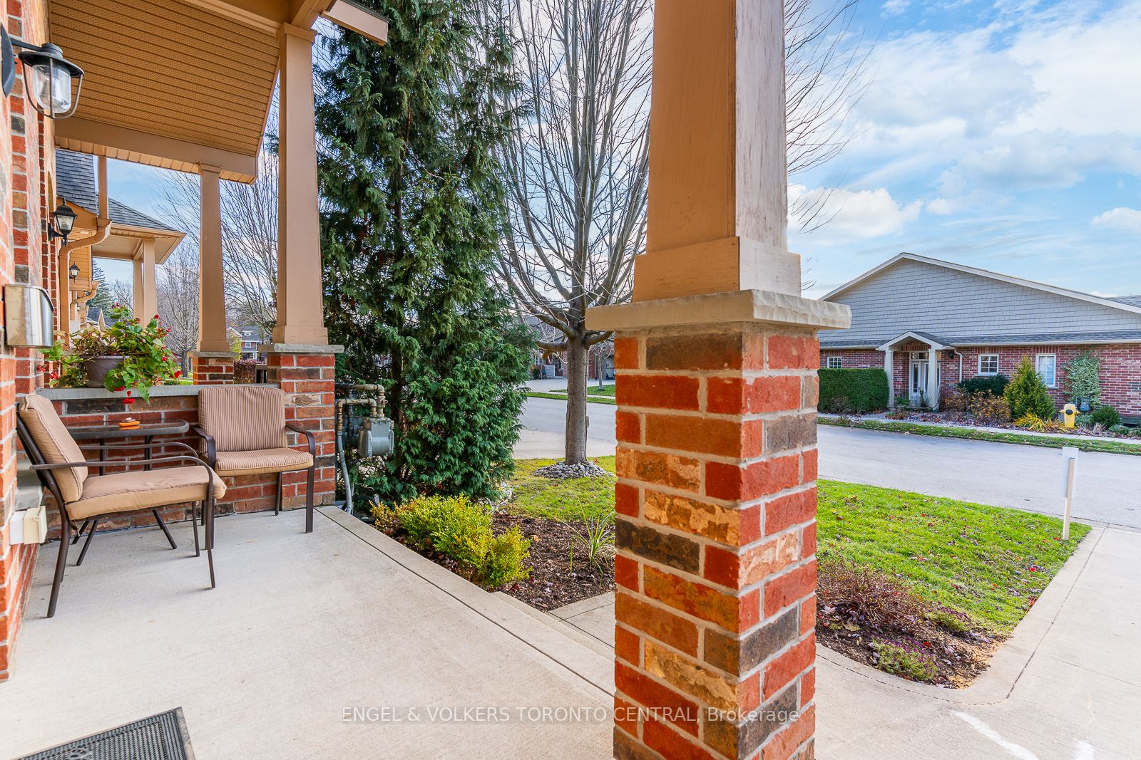 937 5th 'a' Ave E Property Photo 4