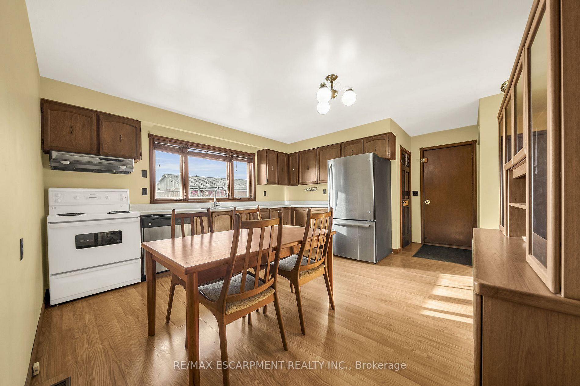 9762 - 9766 Green Rd Property Photo 6