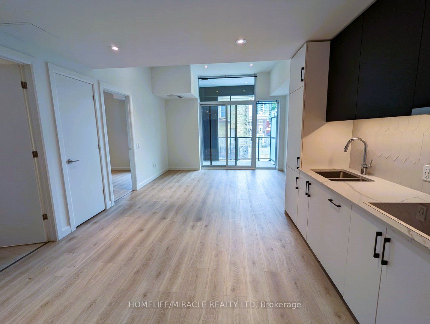 741 King St W 06 Property Photo 3