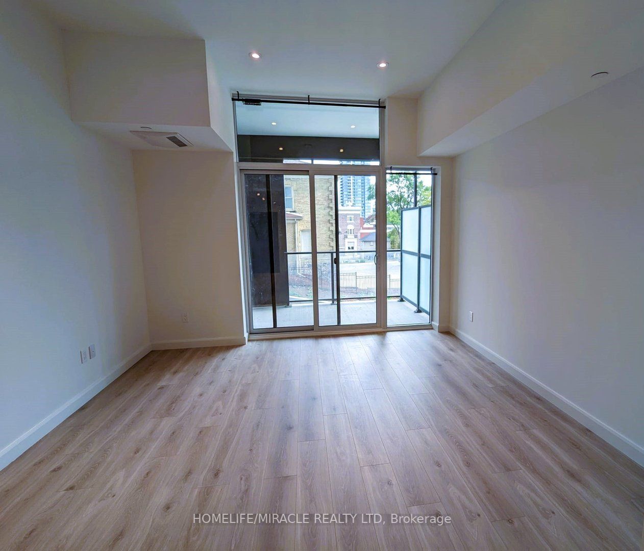 741 King St W 06 Property Photo 5