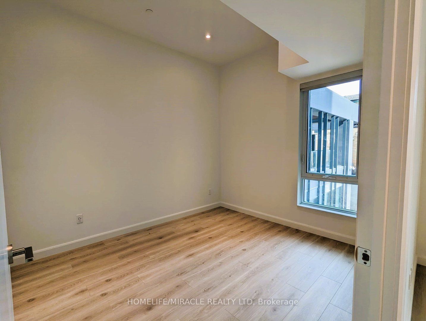 741 King St W 06 Property Photo 9