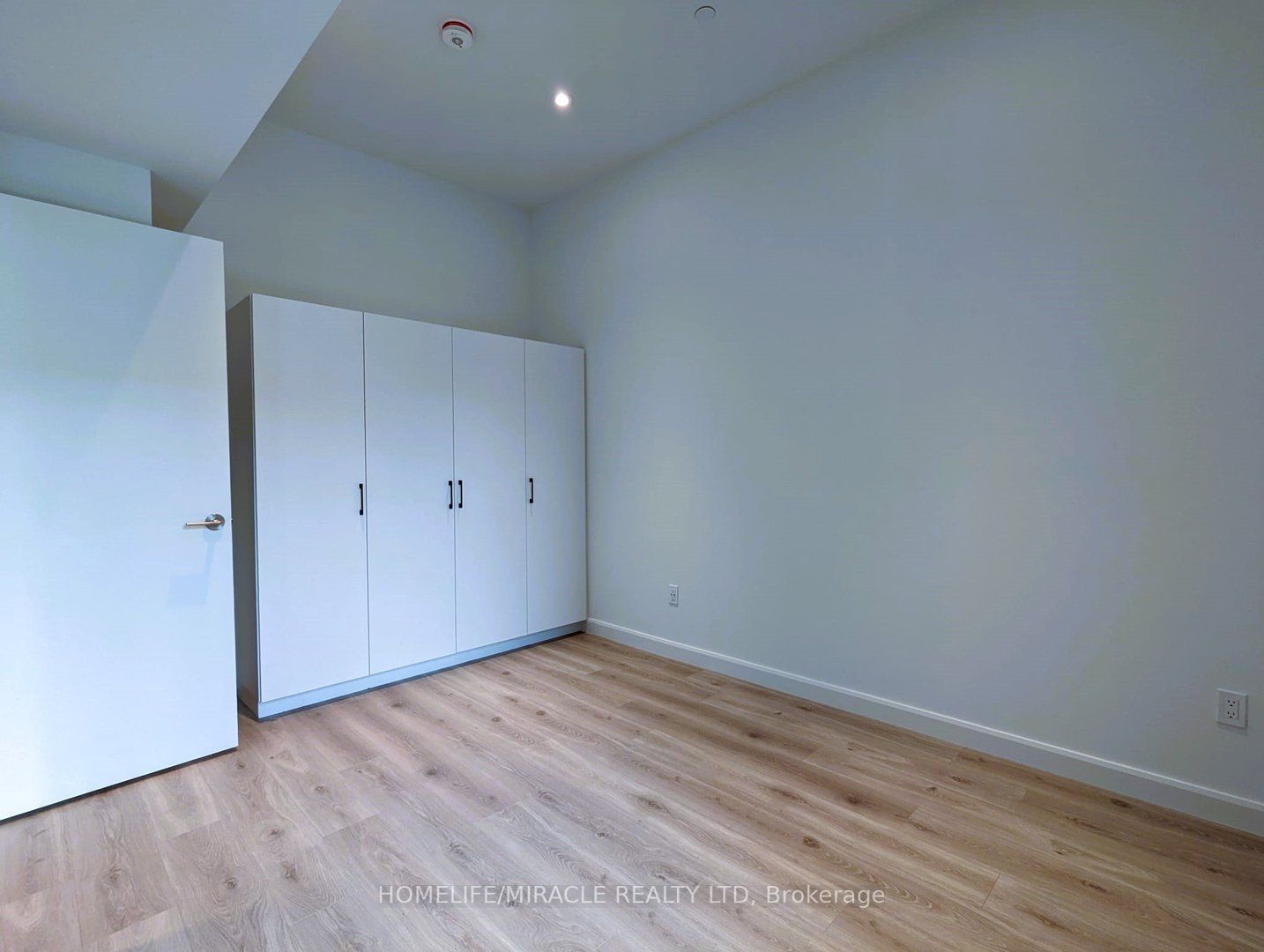741 King St W 06 Property Photo 10