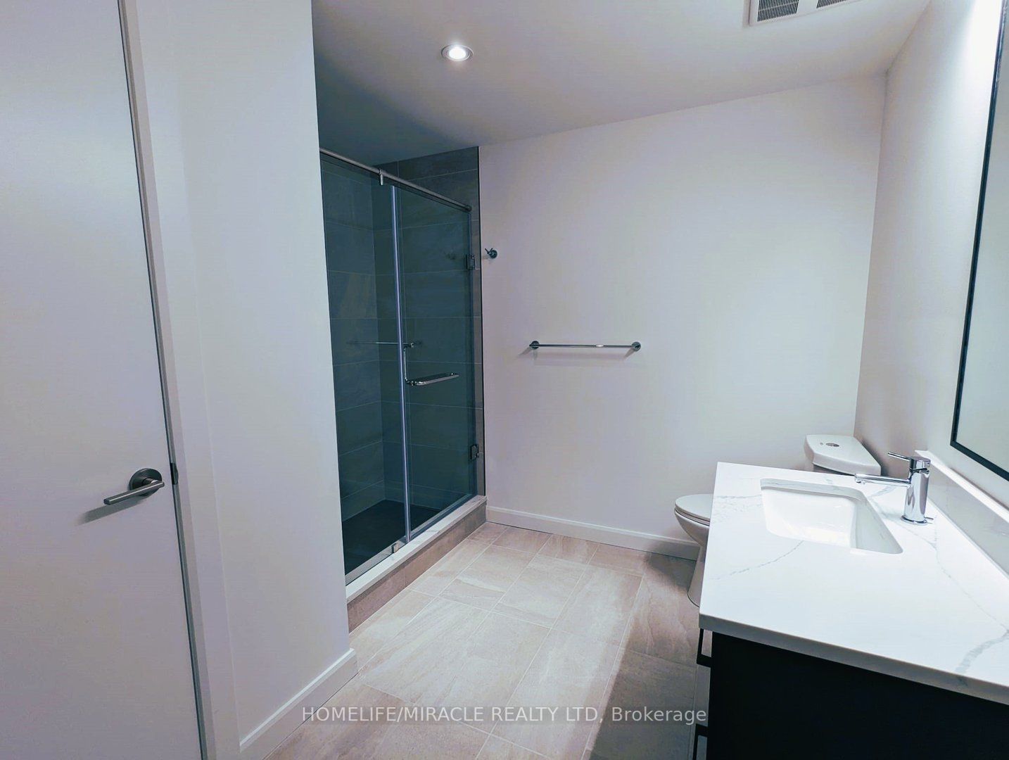 741 King St W 06 Property Photo 12
