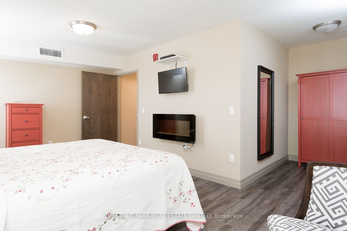 95 Ontario St C Property Photo 11