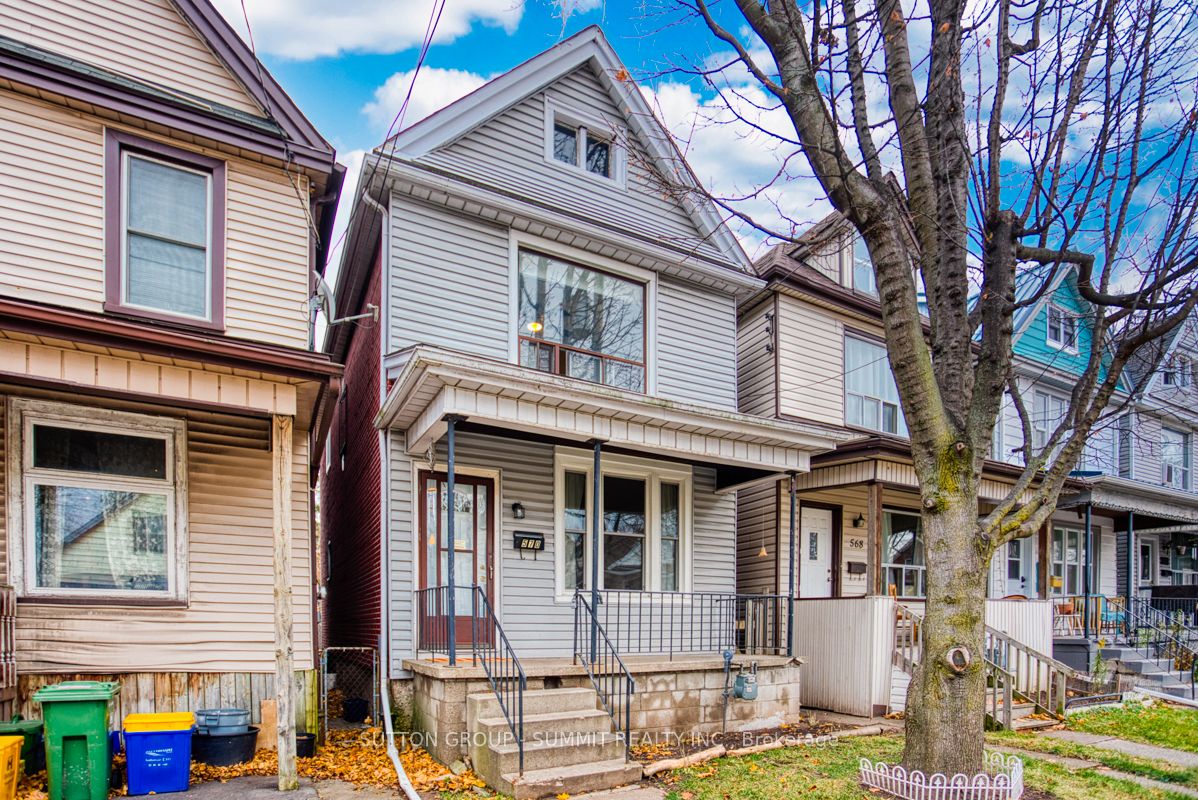 570 John St N Property Photo 2