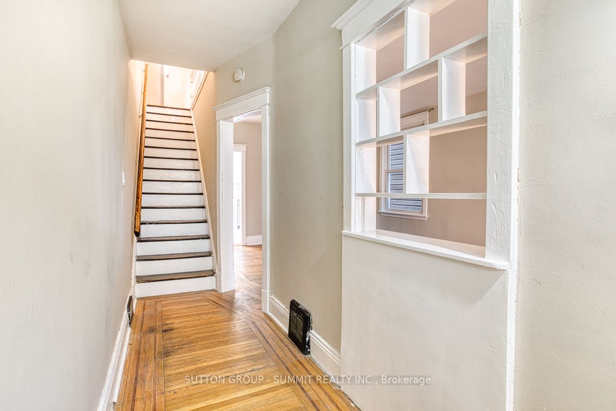 570 John St N Property Photo 4