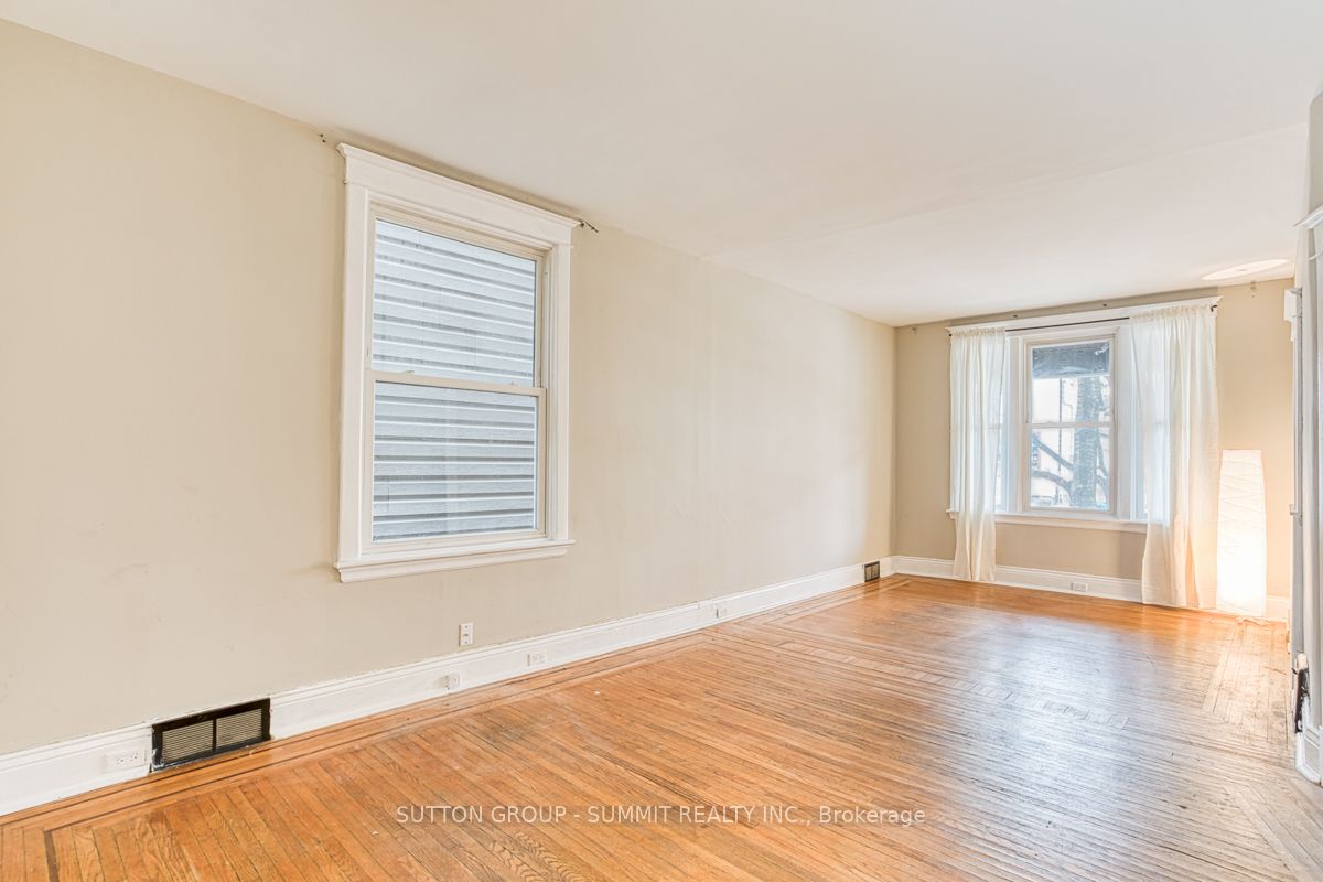 570 John St N Property Photo 5
