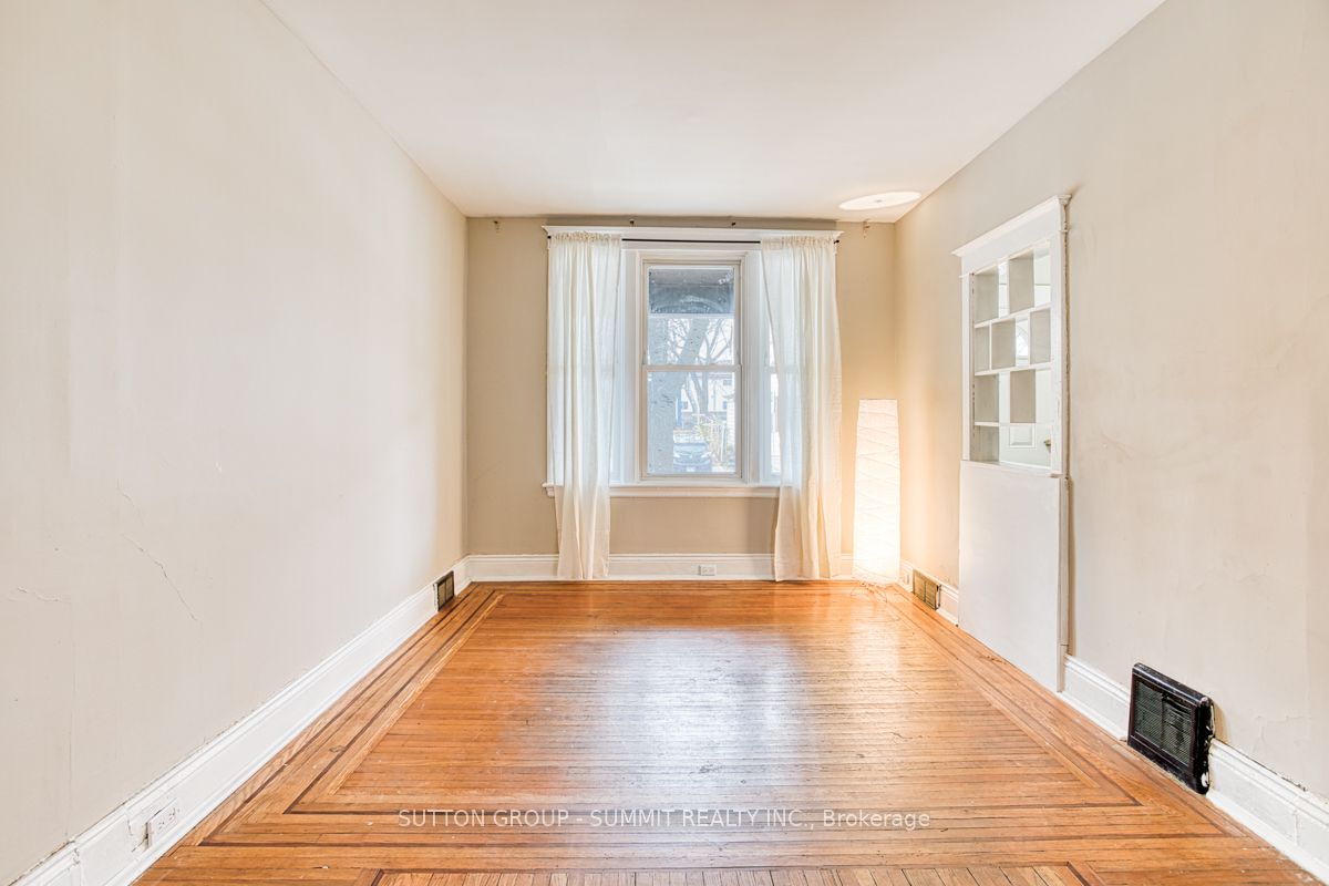 570 John St N Property Photo 6