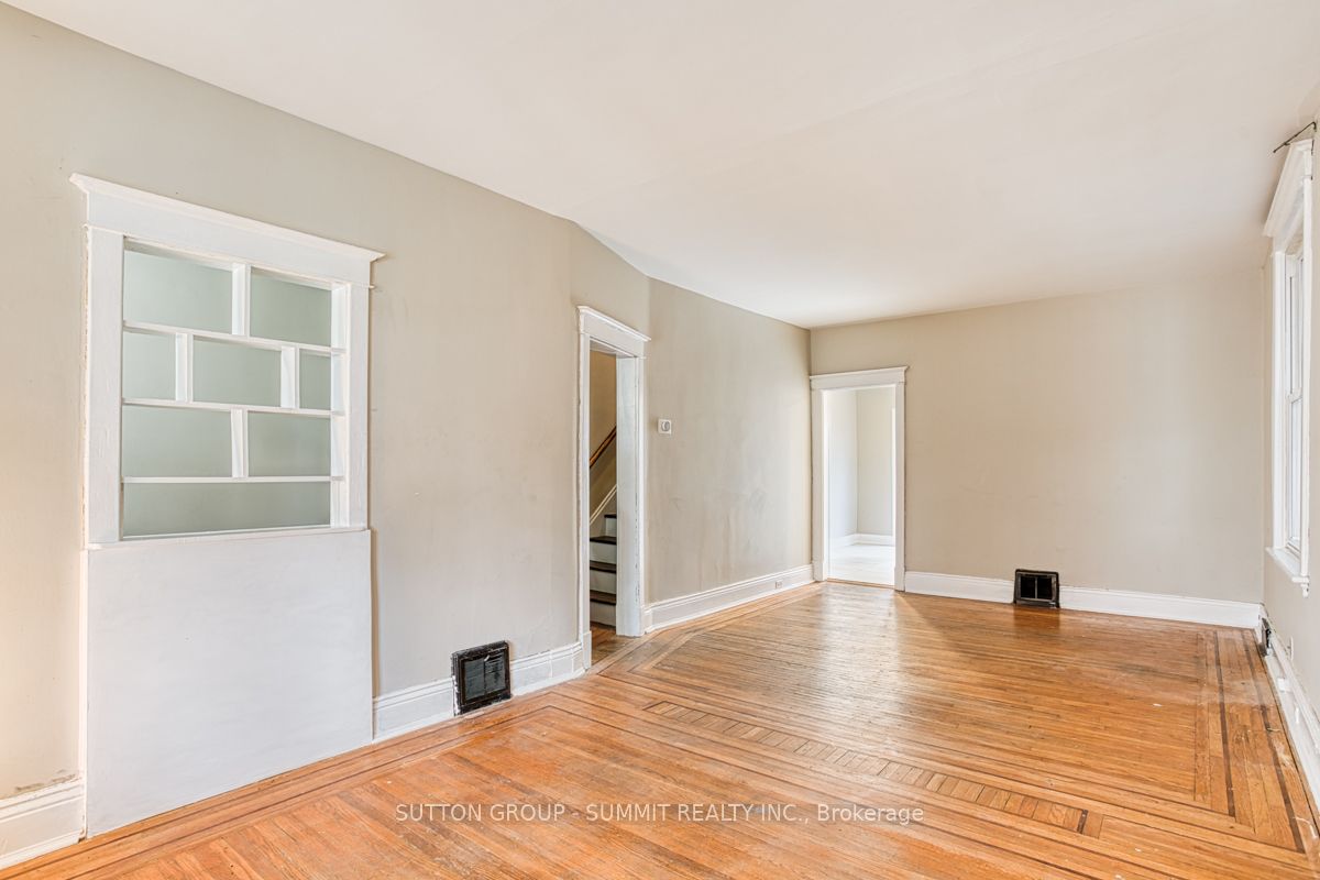 570 John St N Property Photo 9