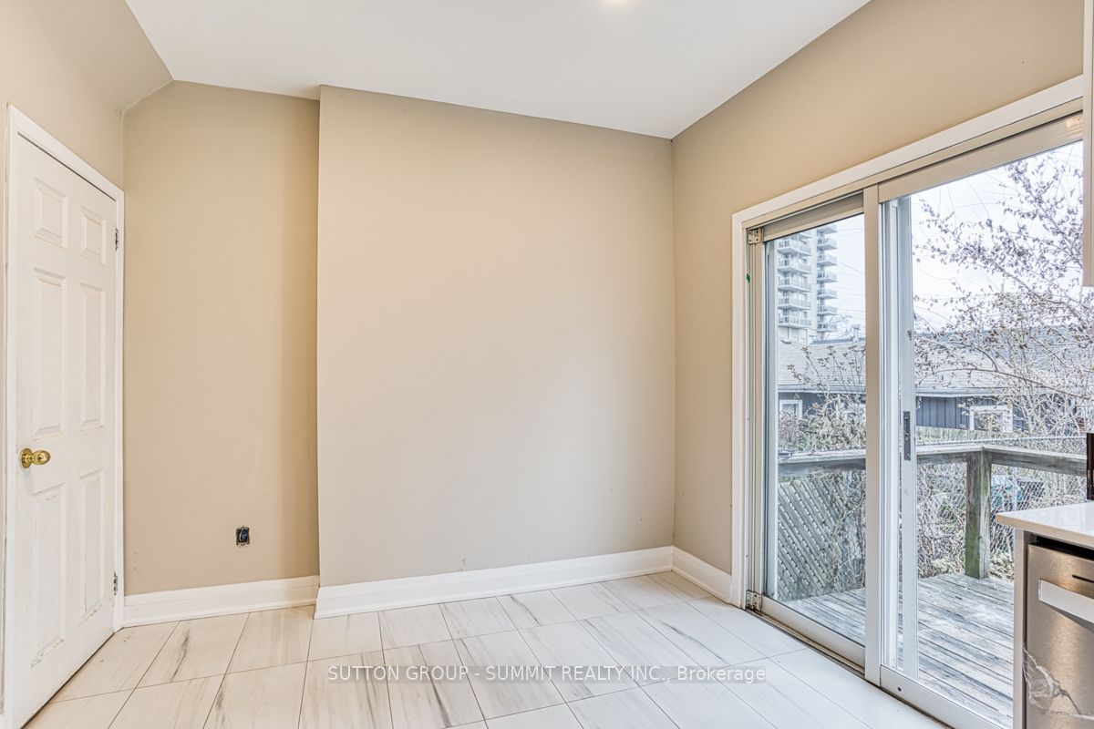 570 John St N Property Photo 17