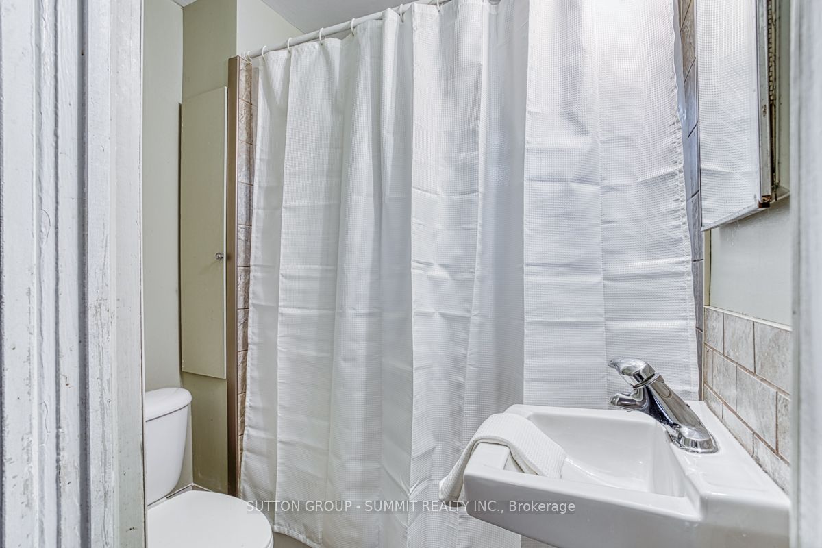 570 John St N Property Photo 27