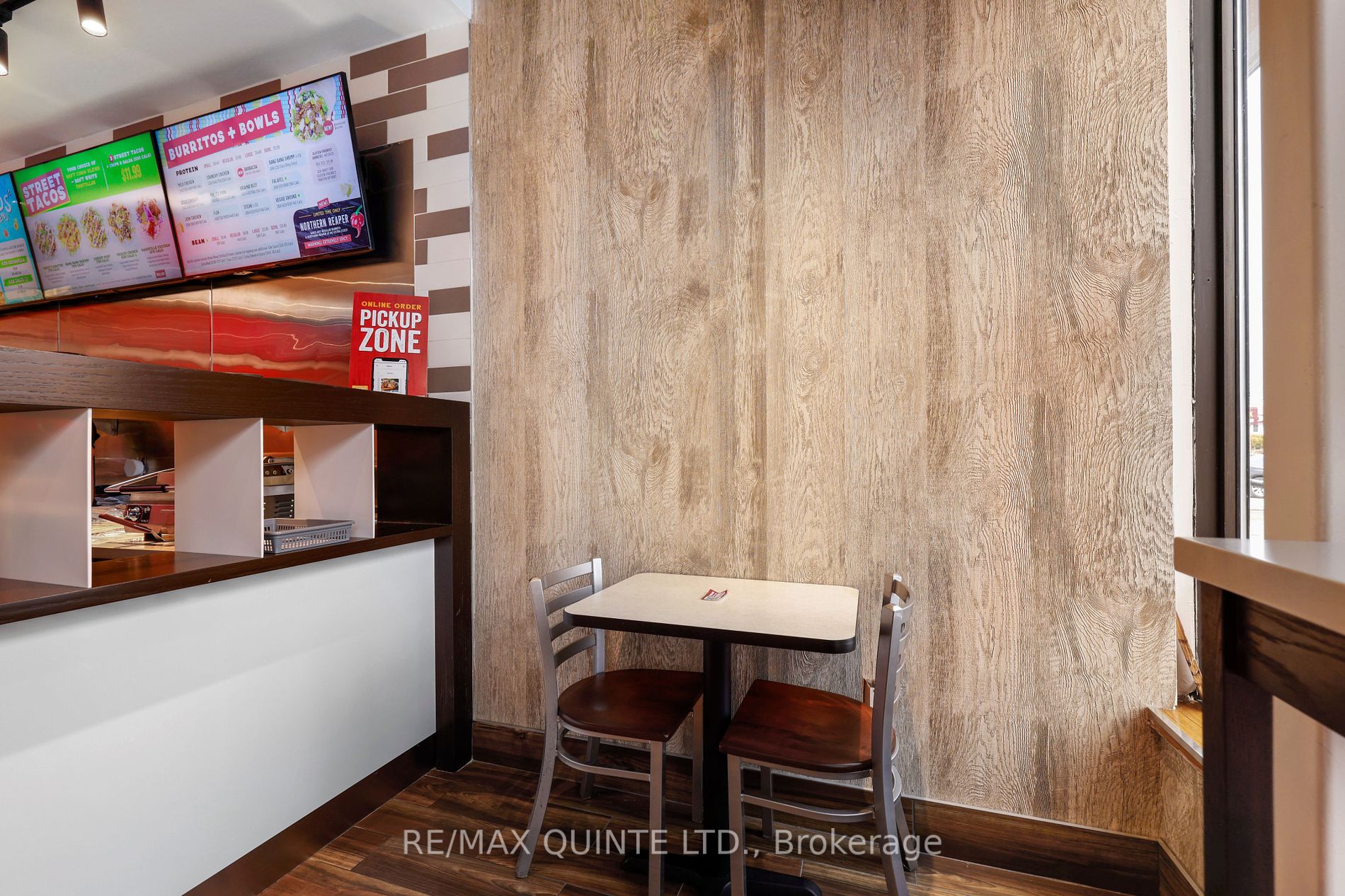 257 Dundas St E Property Photo 6