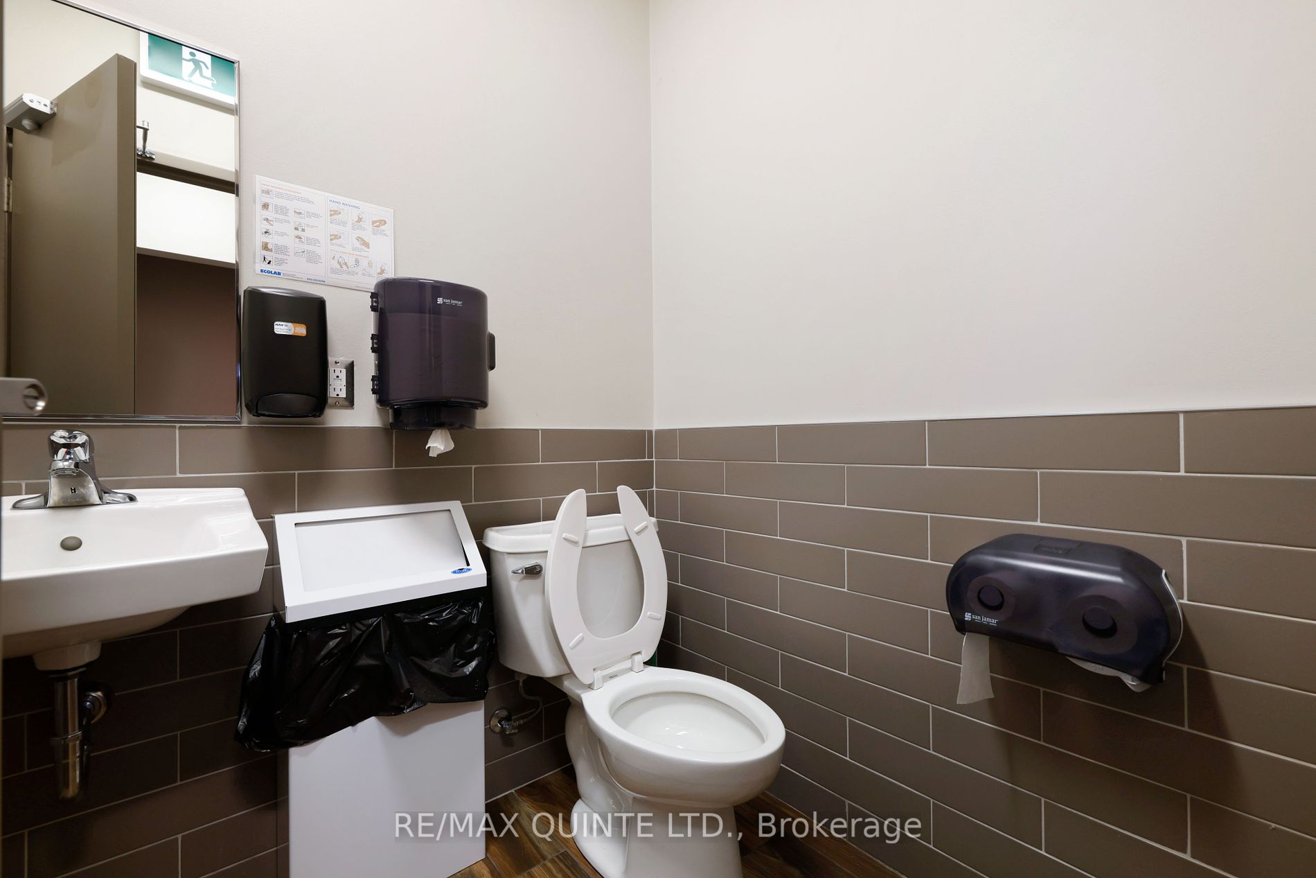 257 Dundas St E Property Photo 28