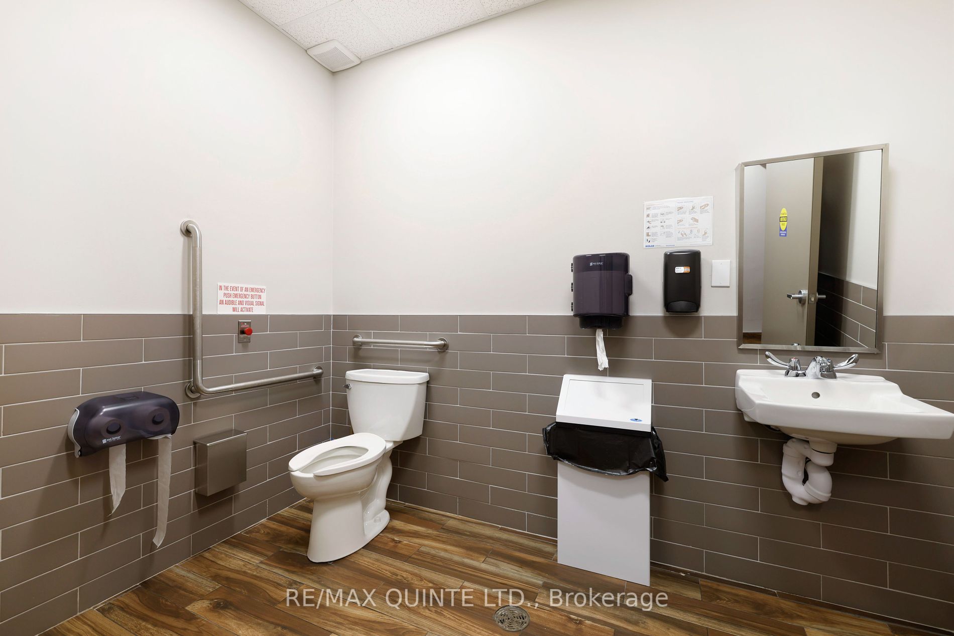257 Dundas St E Property Photo 29